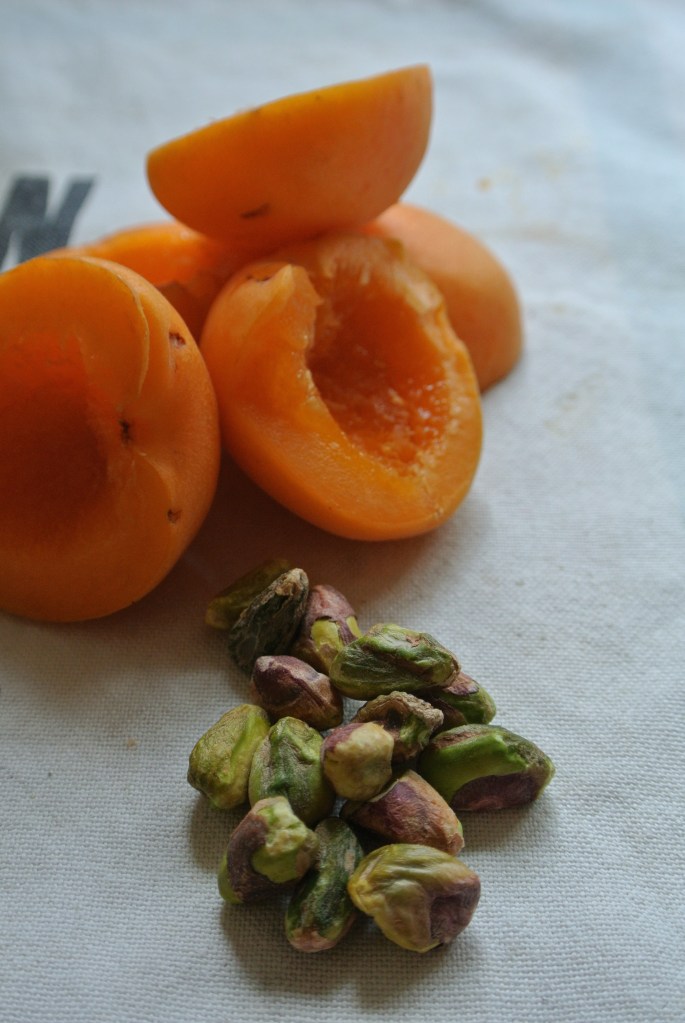 Almond pistachio apricot bars