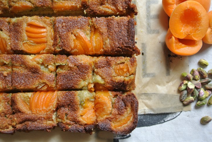 Almond pistachio apricot bars