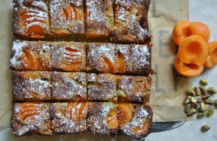 Almond pistachio apricot bars