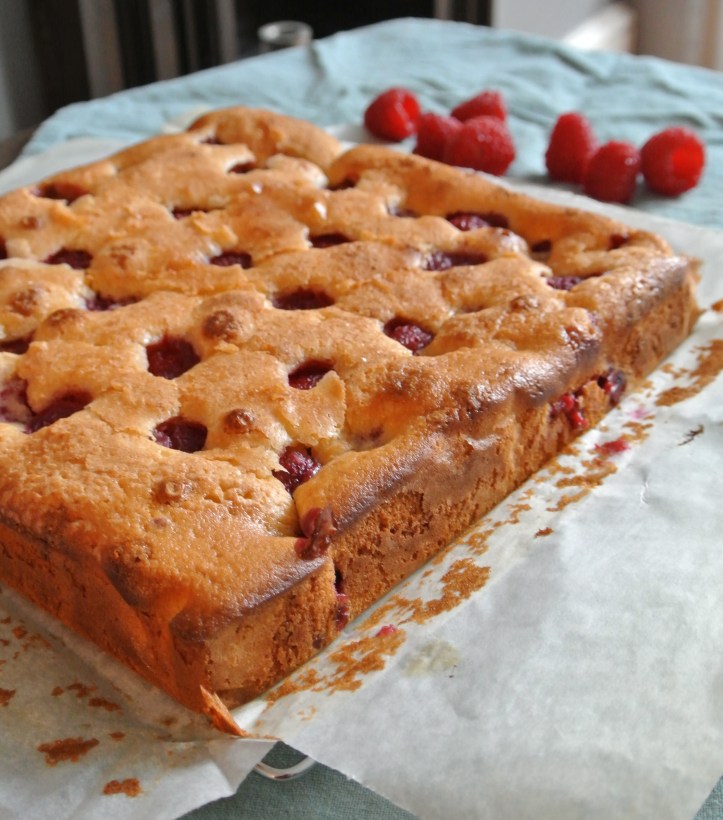Grapefruit raspberry mascarpone cake